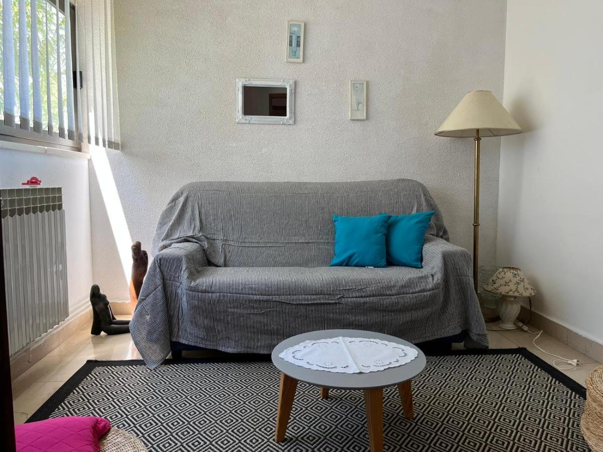 Apartment With Swimming Pool Jelsa  Exterior photo